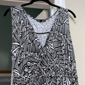 Black & white sleeveless maxi dress